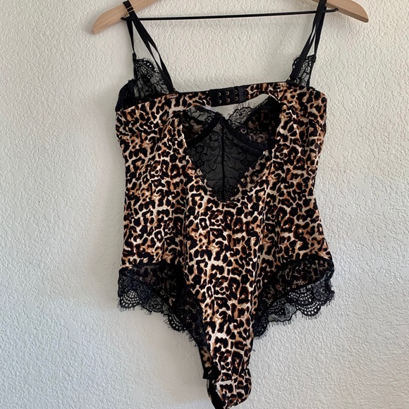 ✨ SOLD Cheetah Lace Bodysuit - Picture 4 of 6